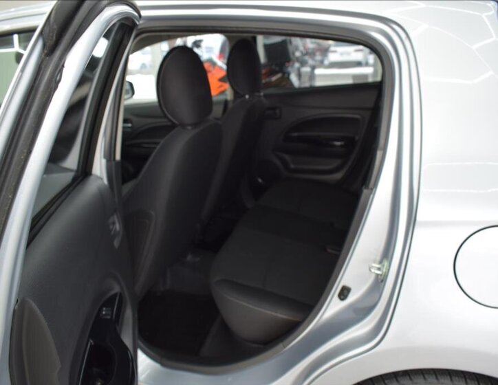 Mitsubishi Space Star 11