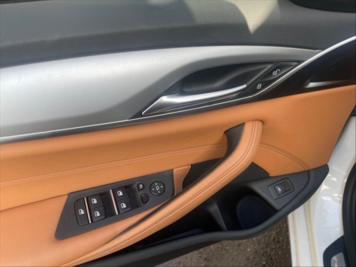 BMW Řada 5 Kombi 3,0 l 210 kw