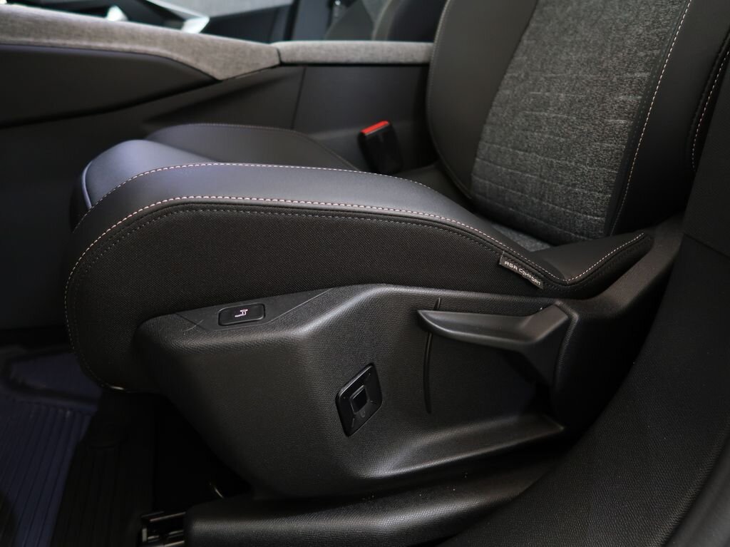 Peugeot 5008 SUV 1,2 l 100 kw