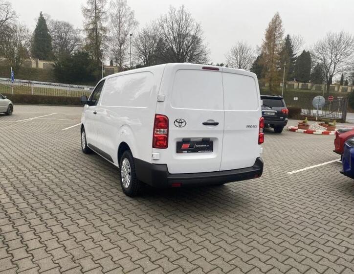 Toyota ProAce 9