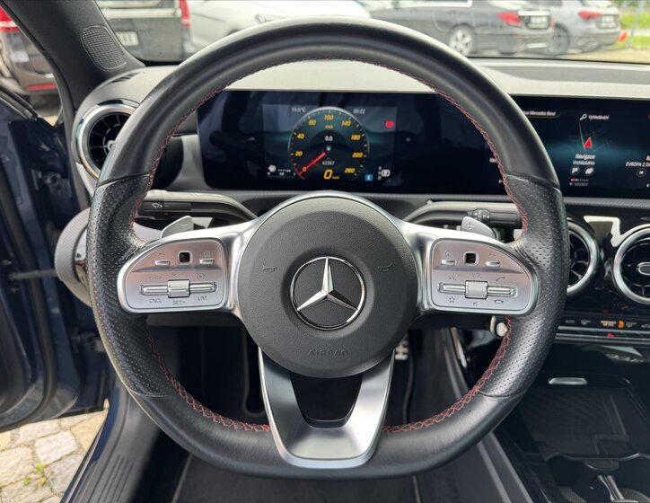Mercedes-Benz Třídy A Sedan / Limuzína 1,3 l 120 kw