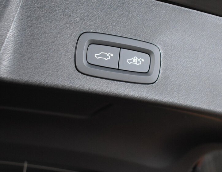 Volvo XC40 SUV / Terénní 2,0 l 120 kw