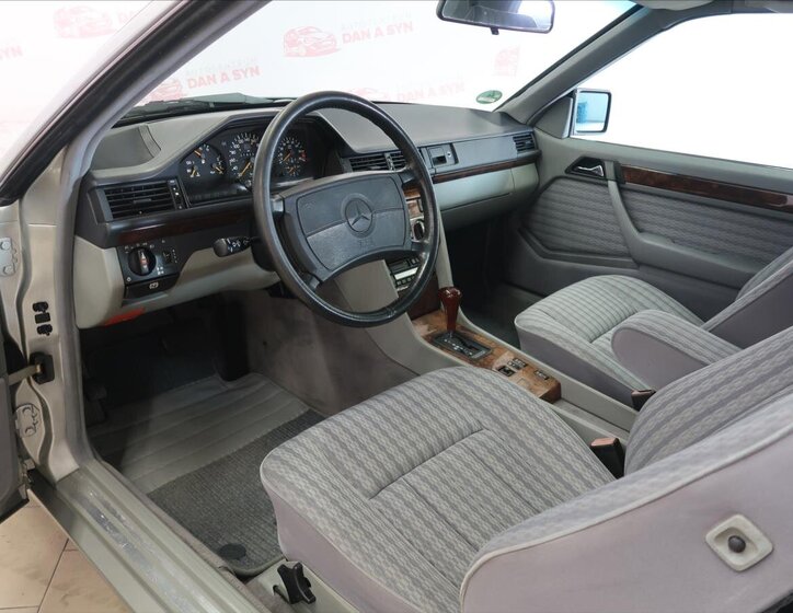 Mercedes-Benz 124 Kupé 3,0 l 162 kw