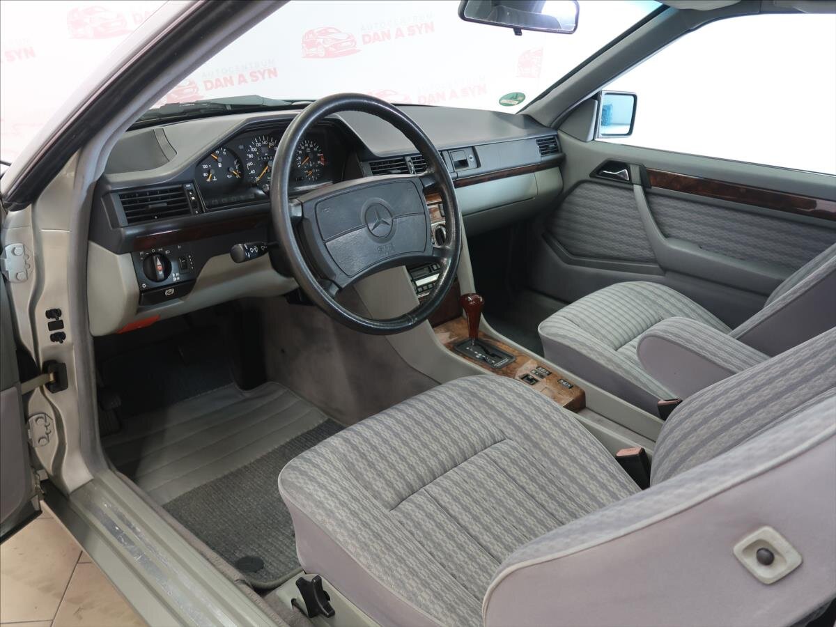 Mercedes-Benz 124 Kupé 3,0 l 162 kw