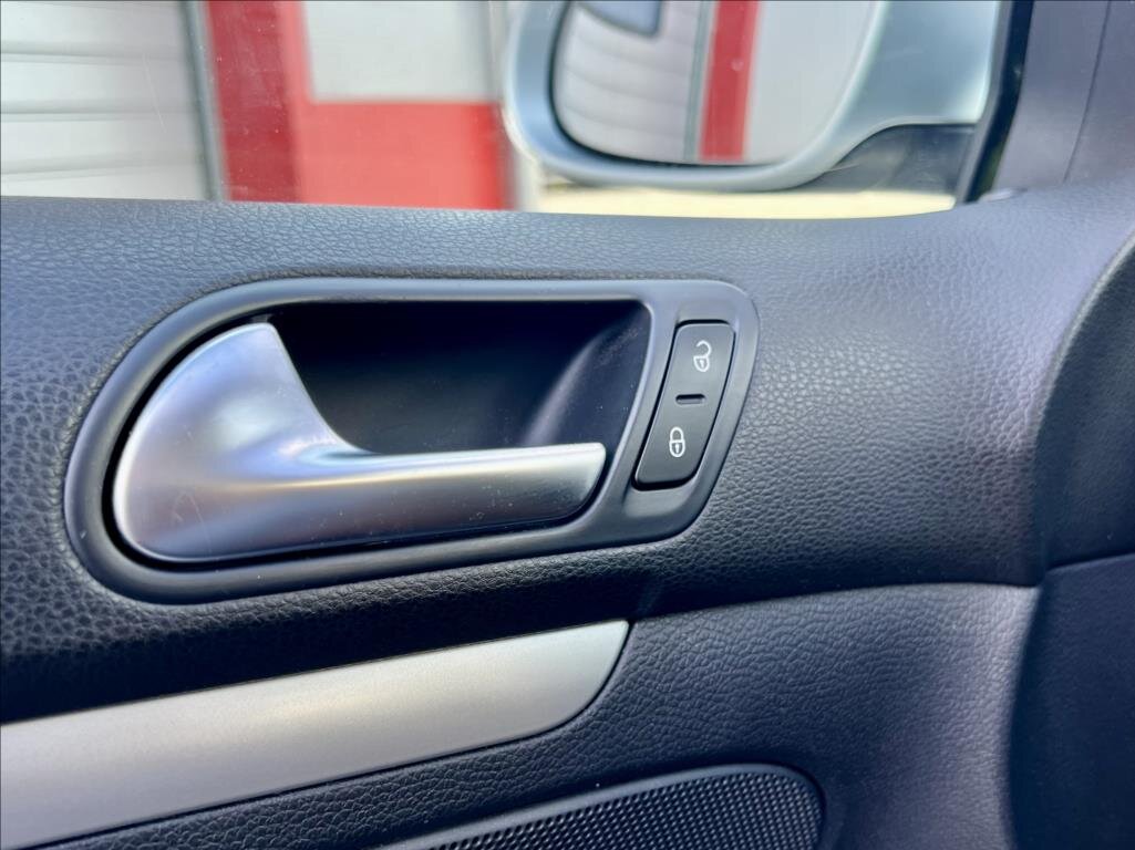 Volkswagen Golf Kombi 1,6 l 77 kw