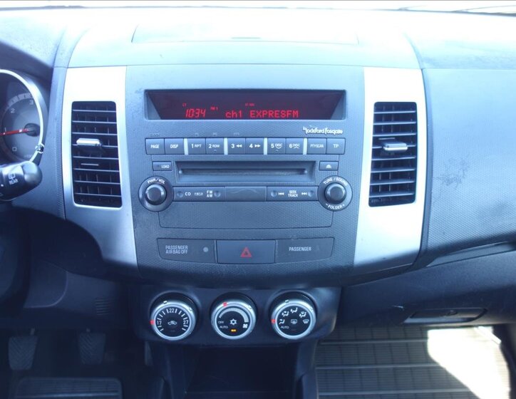 Mitsubishi Outlander SUV / Terénní 2,0 l 103 kw