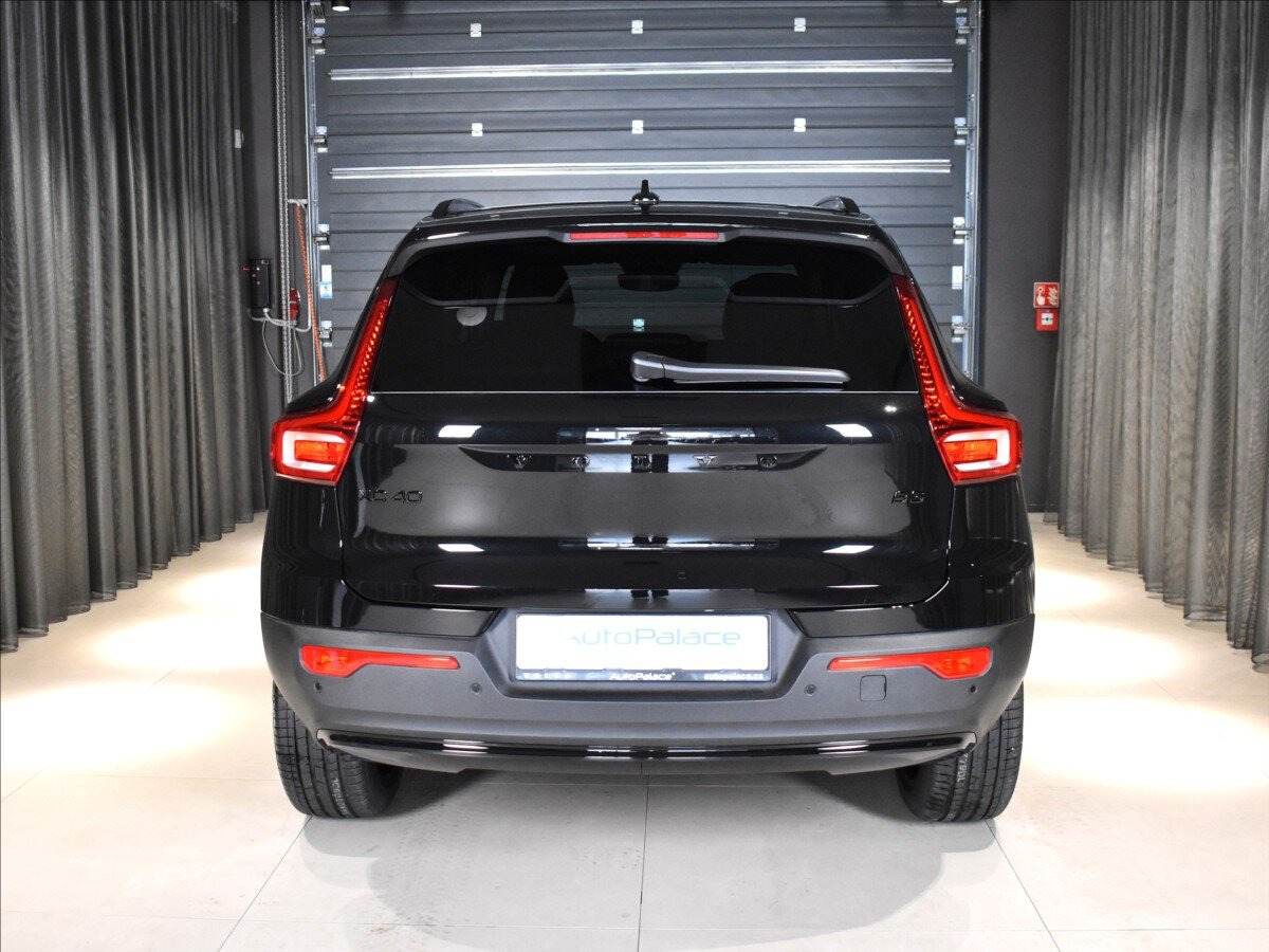 Volvo XC40 SUV / Terénní 2,0 l 120 kw