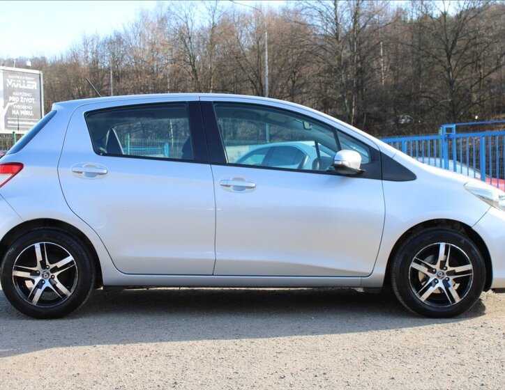 Toyota Yaris Hatchback 998,0 51 kw