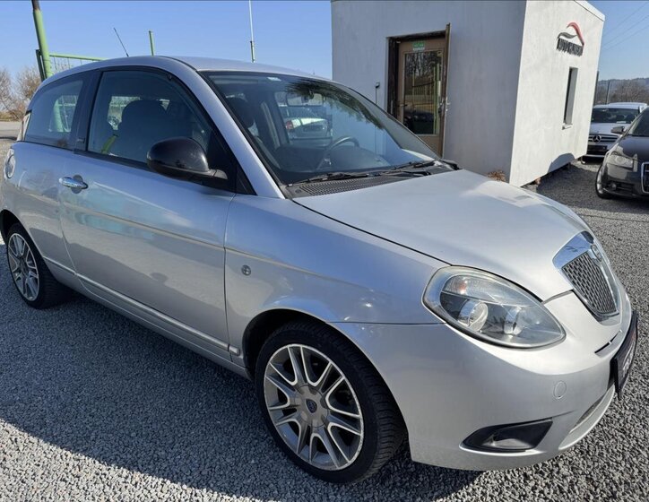 Lancia Y Hatchback 1,2 l 55 kw