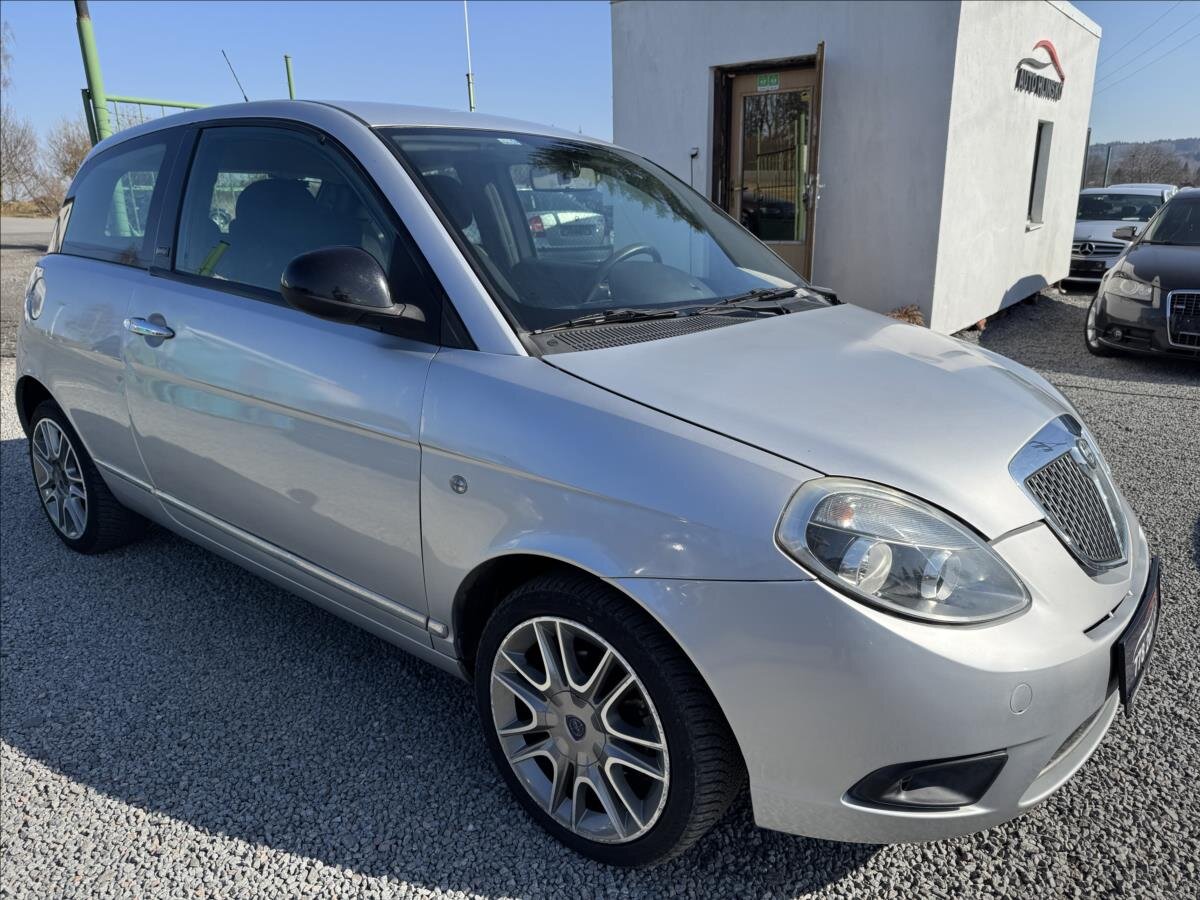 Lancia Y Hatchback 1,2 l 55 kw