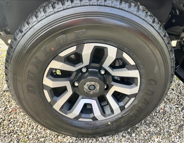 Toyota Land Cruiser 37