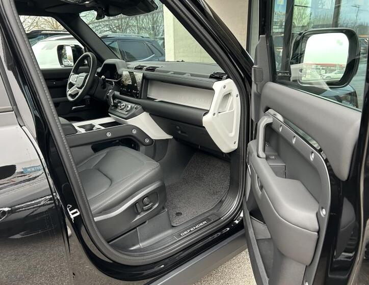 Land Rover Defender 16