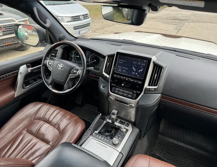 Toyota Land Cruiser SUV / Terénní 4,5 l 186 kw