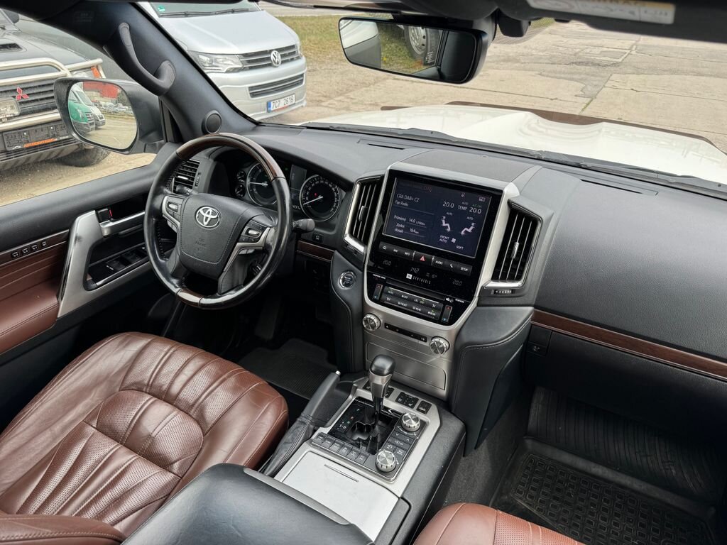 Toyota Land Cruiser SUV / Terénní 4,5 l 186 kw