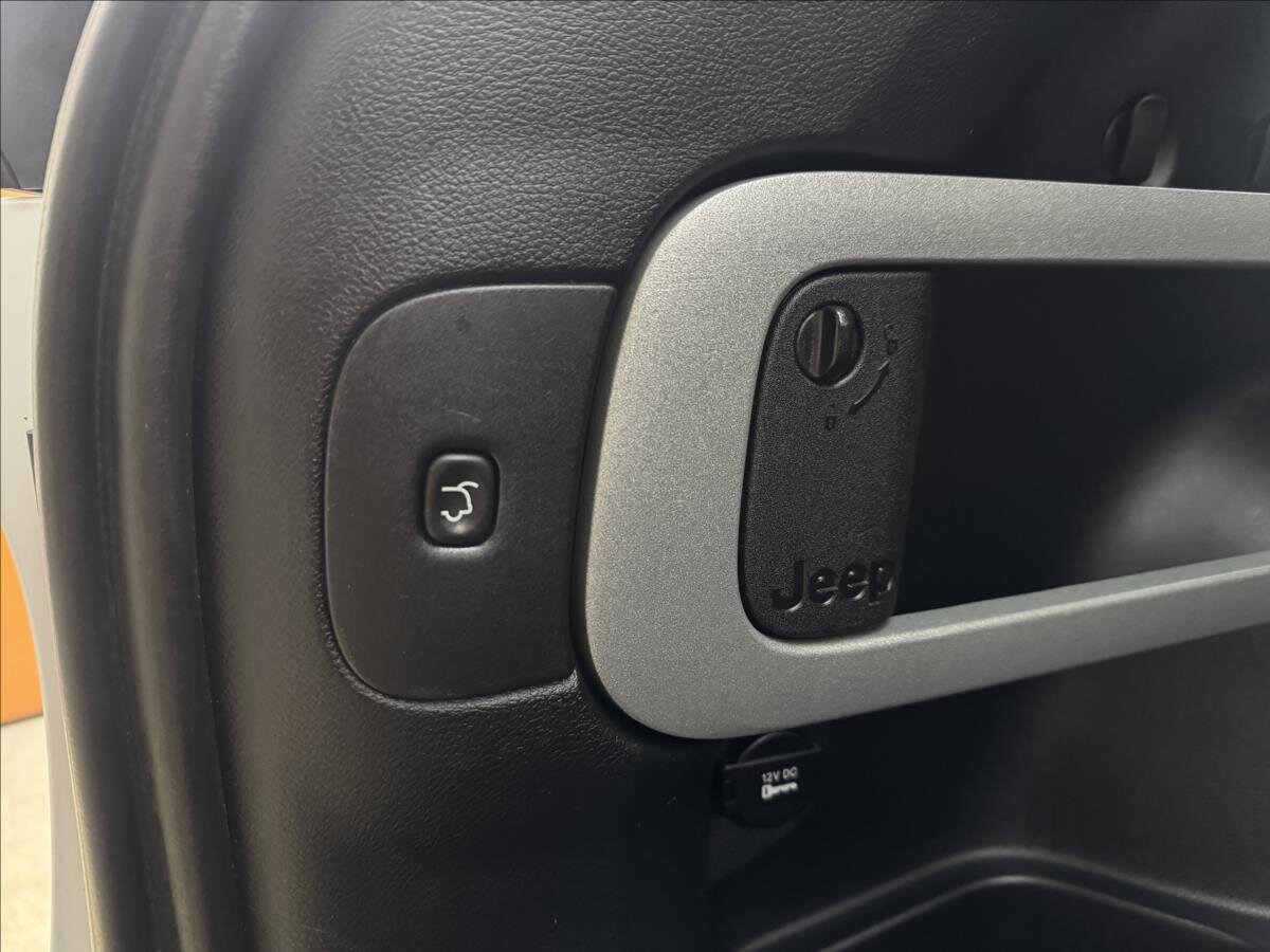 Jeep Cherokee SUV / Terénní 2,0 l 103 kw