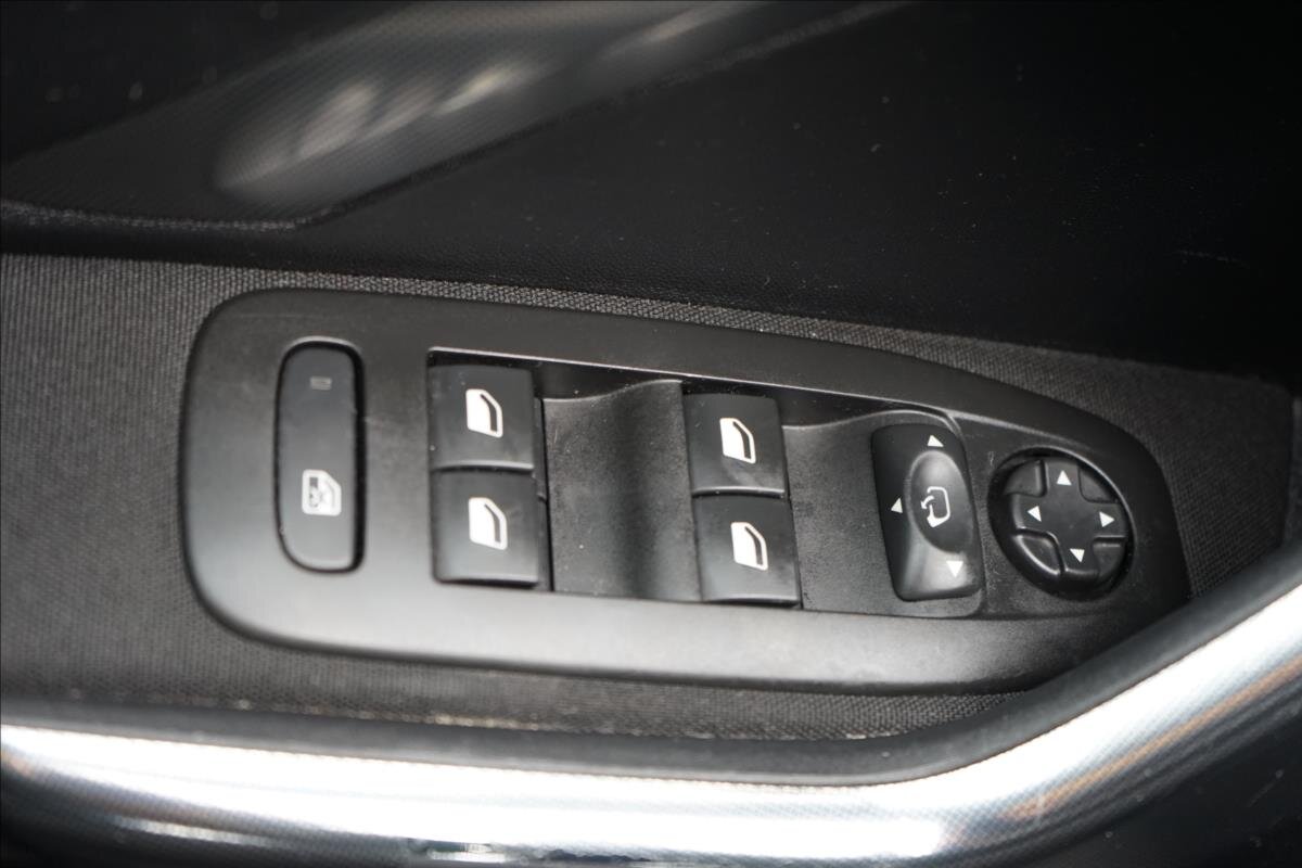 Peugeot 2008 SUV / Terénní 1,2 l 81 kw