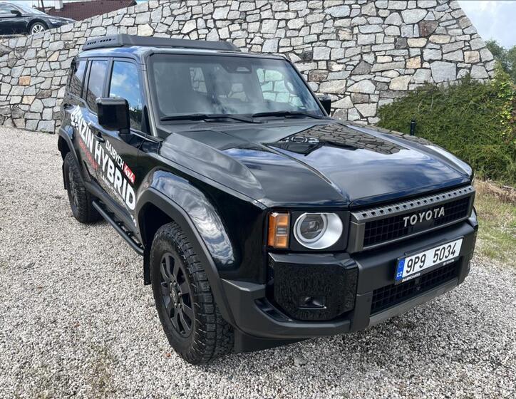 Toyota Land Cruiser 1