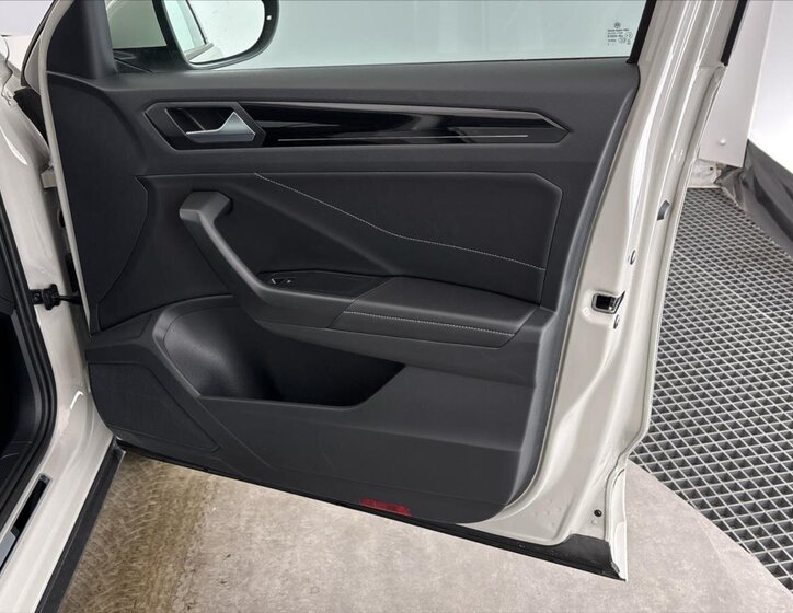 Volkswagen T-Roc SUV / Terénní 1,5 l 110 kw