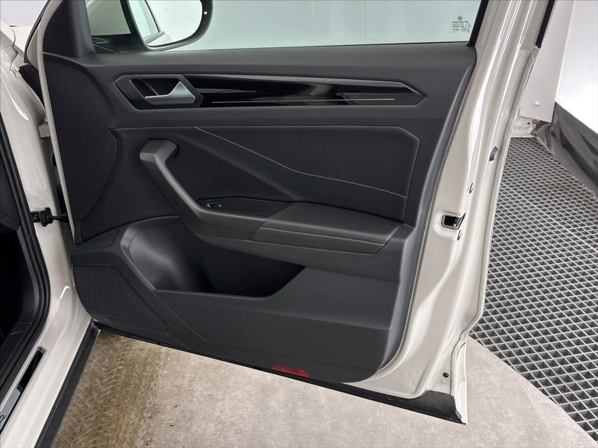 Volkswagen T-Roc SUV / Terénní 1,5 l 110 kw