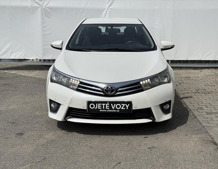 Toyota Corolla Sedan / Limuzína 1,6 l 97 kw
