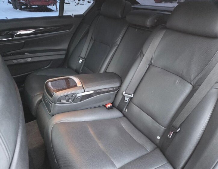 BMW Řada 7 Sedan / Limuzína 4,4 l 300 kw