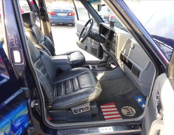 Jeep Cherokee SUV / Terénní 4,0 l 136 kw