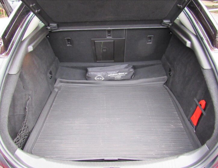 Opel Insignia Sedan / Limuzína 2,0 l 118 kw