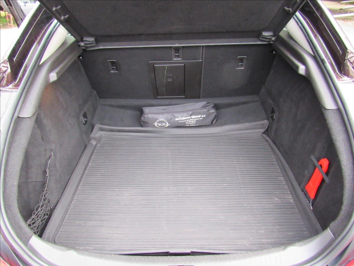 Opel Insignia Sedan / Limuzína 2,0 l 118 kw