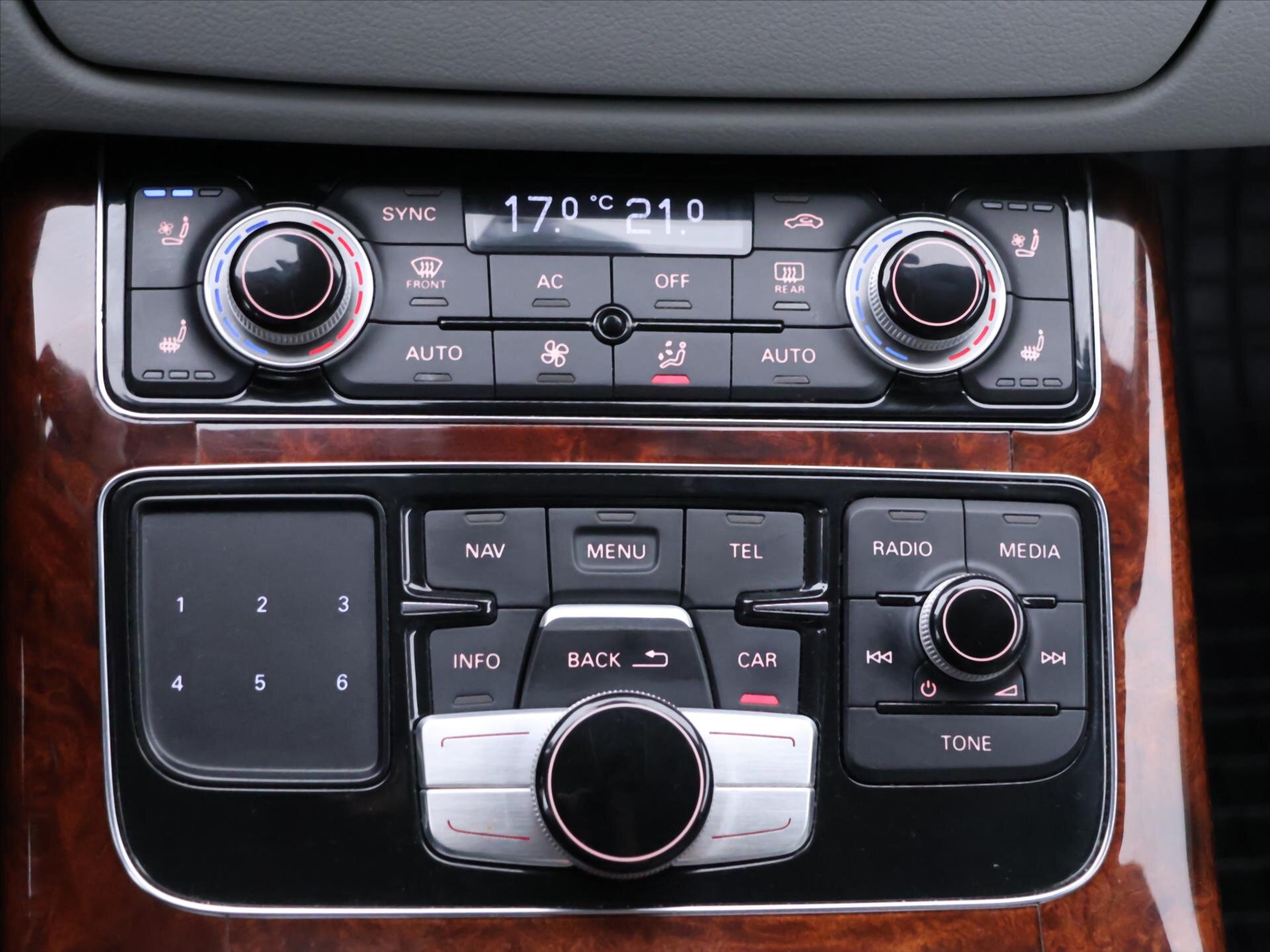 Audi A8 Sedan 4,2 l 273 kw