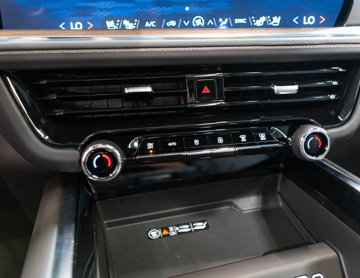 Chevrolet Suburban SUV / Terénní 6,2 l 313 kw