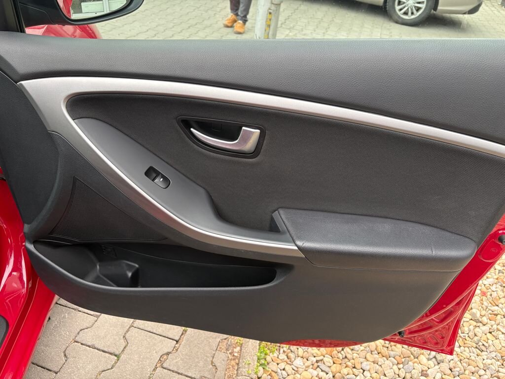 Hyundai i30 Hatchback 1,4 l 73 kw