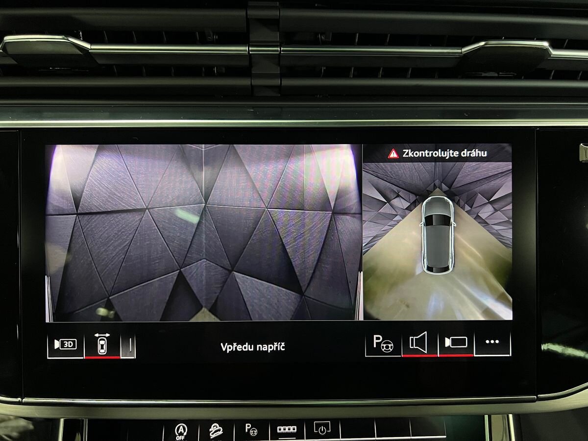 Audi Q8 SUV / Terénní 3,0 l 210 kw