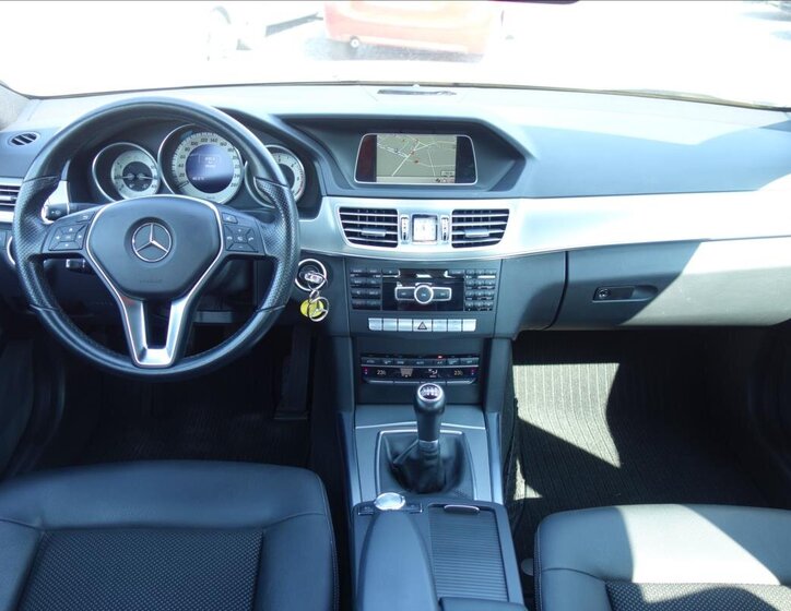 Mercedes-Benz Třídy E Sedan / Limuzína 2,1 l 125 kw