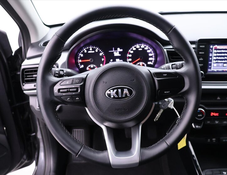 KIA Rio 16