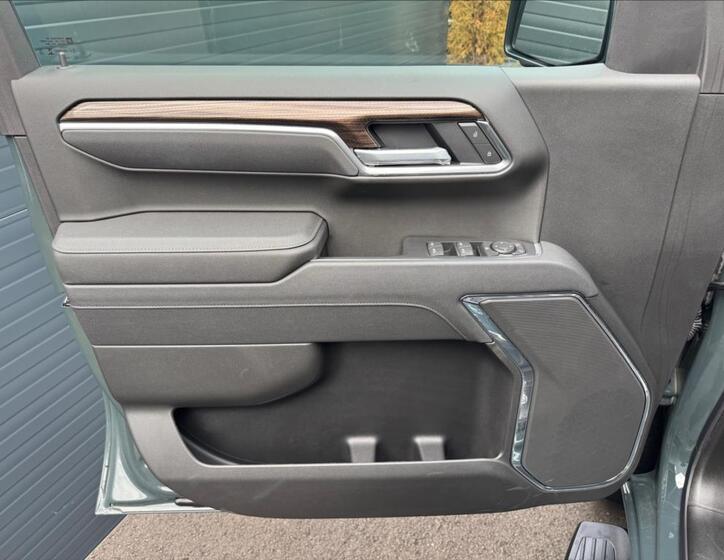 Chevrolet Silverado 24