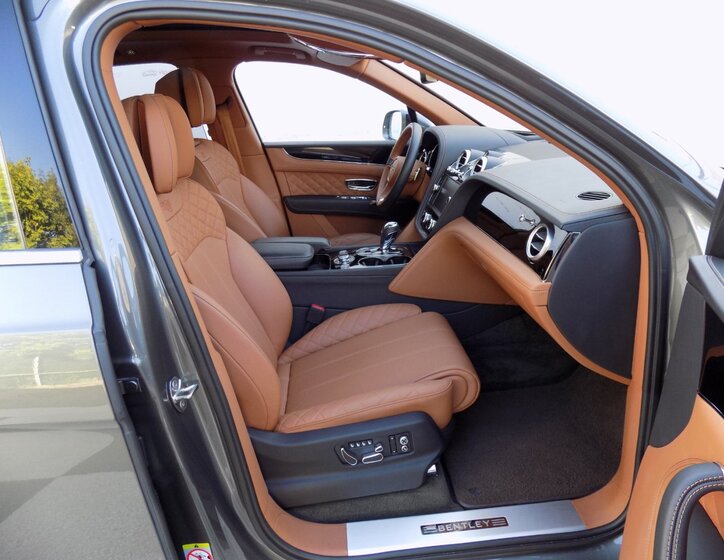 Bentley Bentayga 16