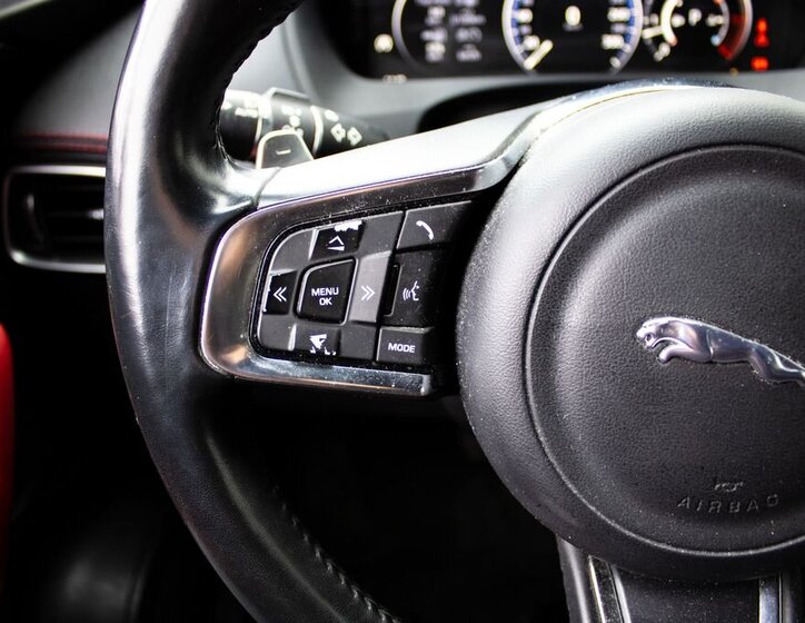 Jaguar F-Pace SUV 3,0 l 221 kw