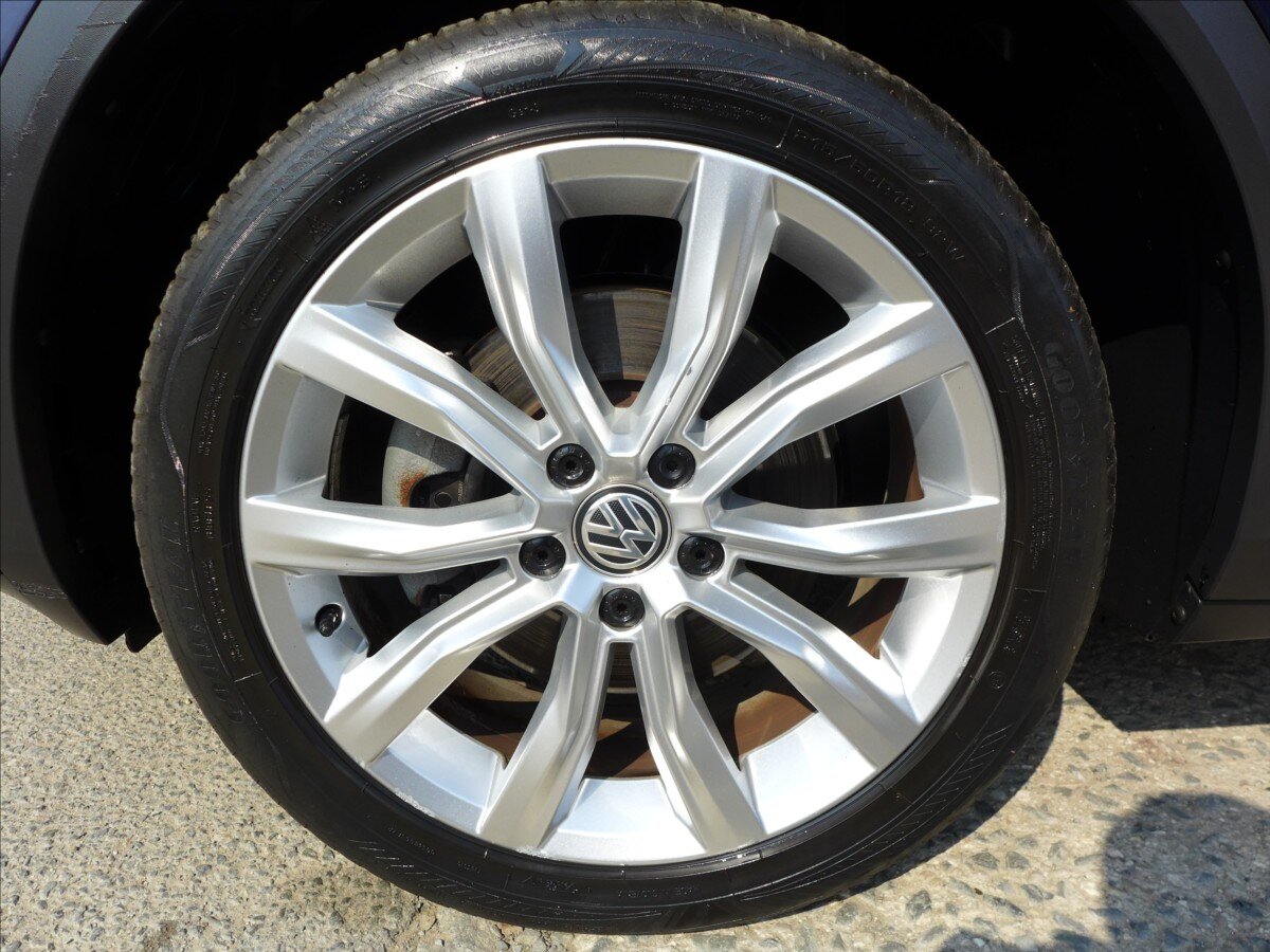 Volkswagen T-Roc SUV / Terénní 2,0 l 110 kw