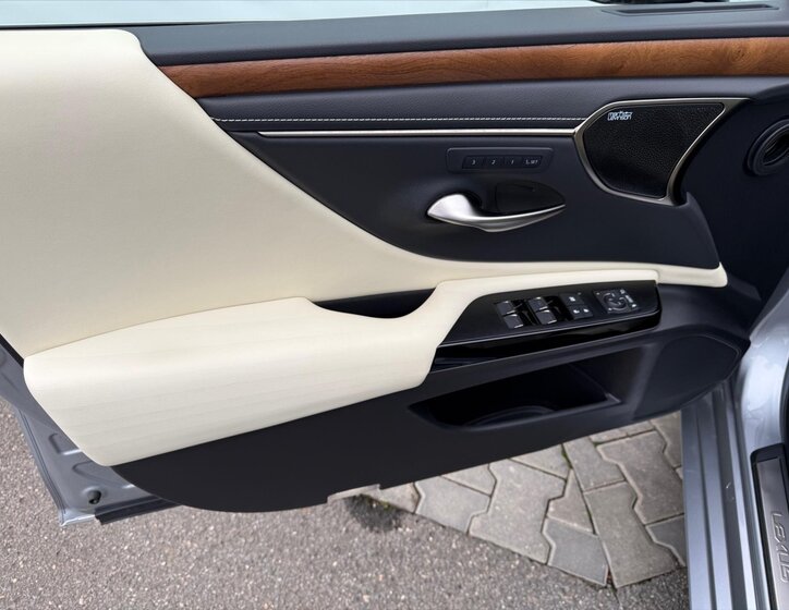 Lexus ES 300h Sedan 2,5 l 131 kw