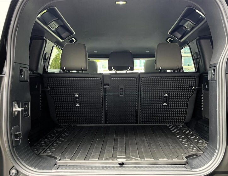 Land Rover Defender SUV / Terénní 3,0 l 147 kw