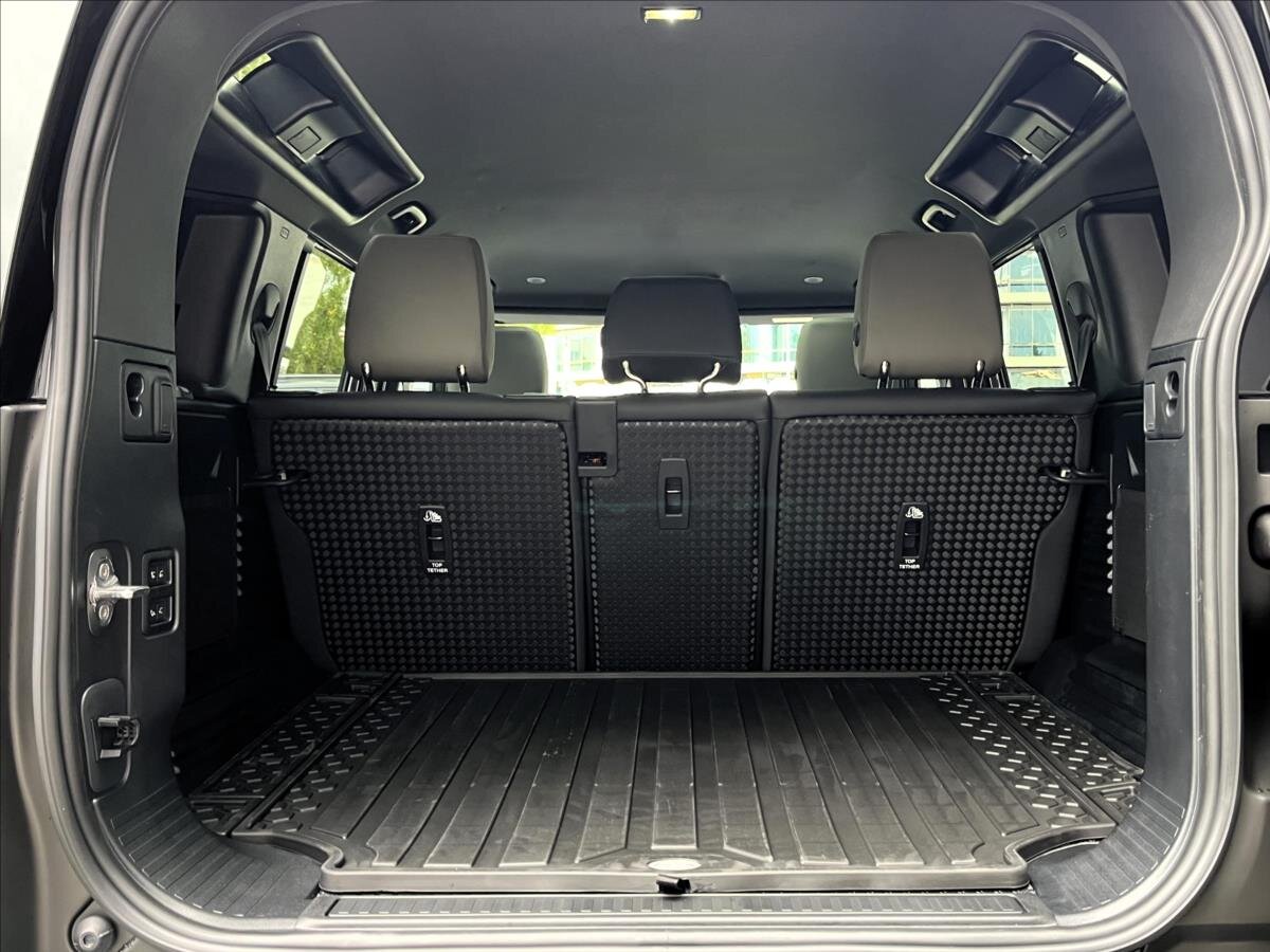 Land Rover Defender SUV / Terénní 3,0 l 147 kw