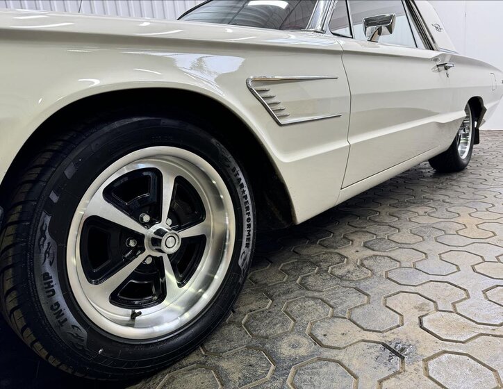 Ford Thunderbird Kupé 6,4 l 224 kw