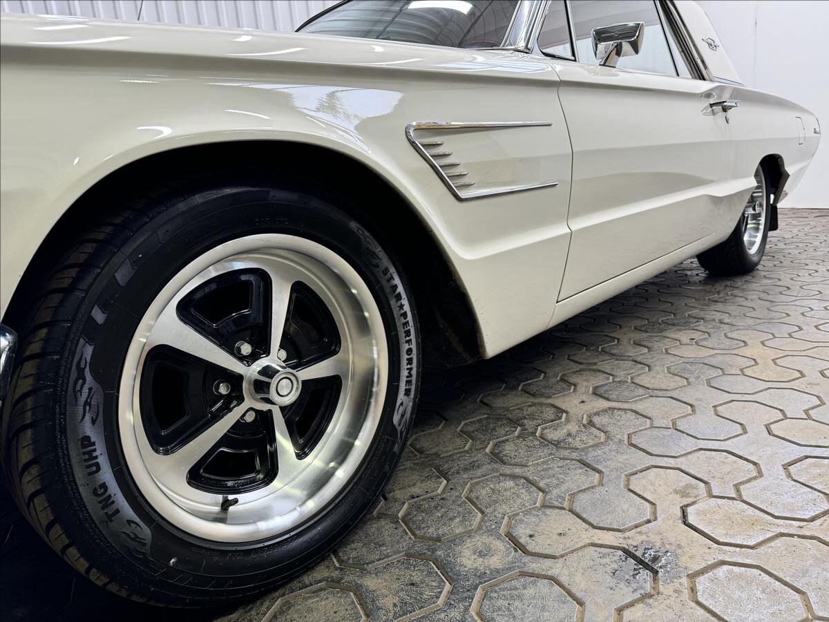 Ford Thunderbird Kupé 6,4 l 224 kw