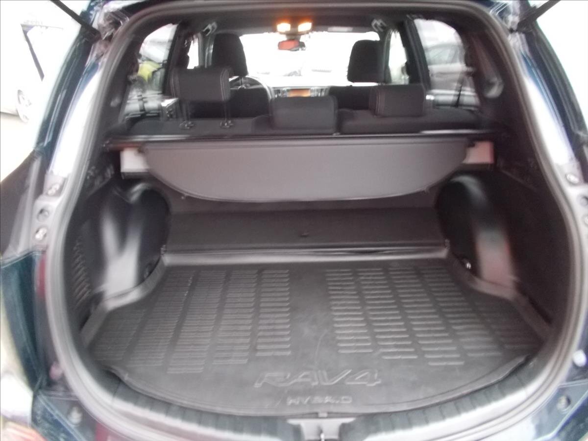 Toyota RAV4 SUV 2,5 l 114 kw