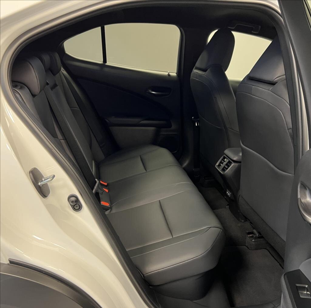 Lexus UX 300h SUV 2,0 l 146 kw