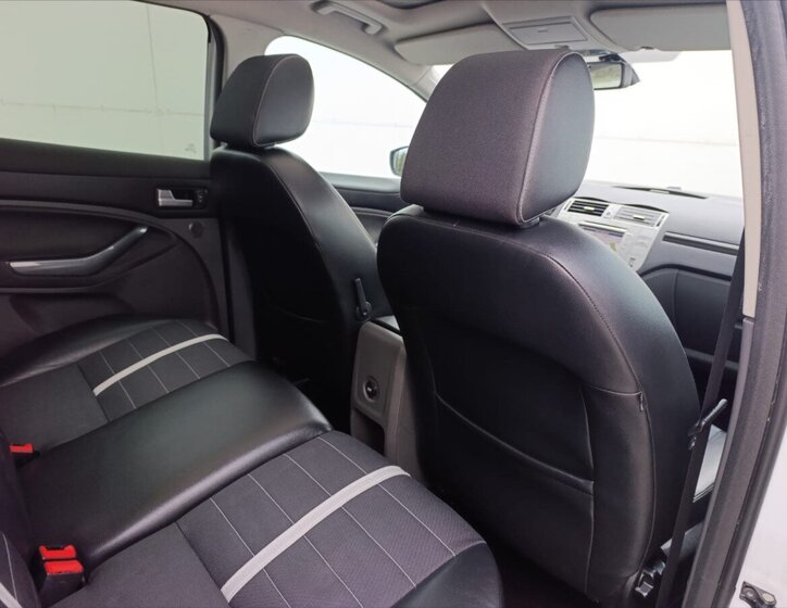 Ford Kuga SUV / Terénní 2,0 l 120 kw