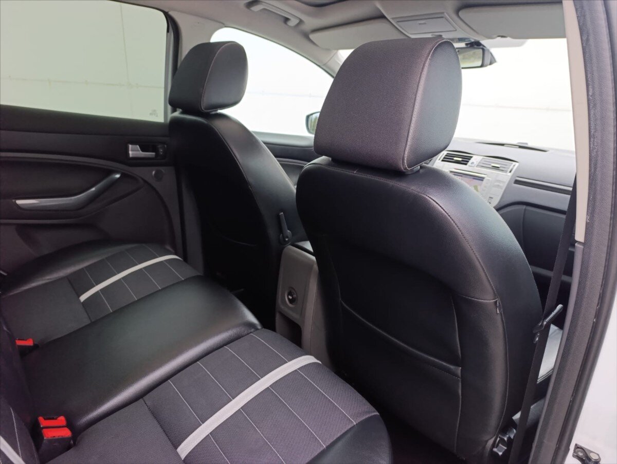 Ford Kuga SUV / Terénní 2,0 l 120 kw