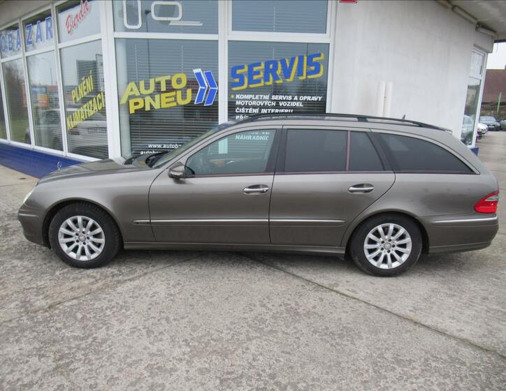 Mercedes-Benz Třídy E 8