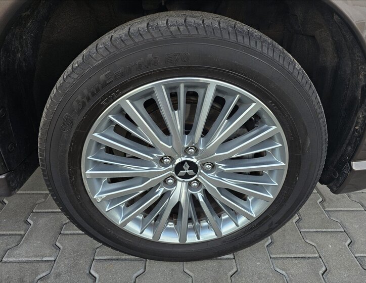 Mitsubishi Outlander 47