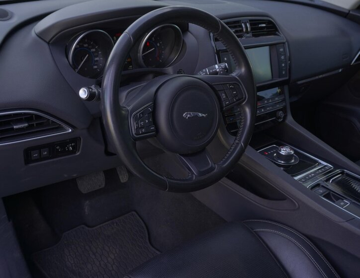 Jaguar F-Pace SUV / Terénní 2,0 l 184 kw